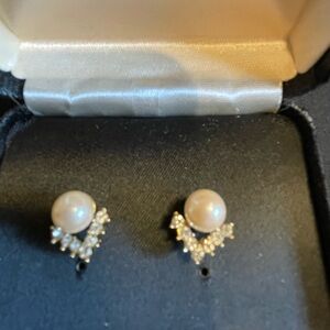 Elegant Pearl and diamond Stud Earrings